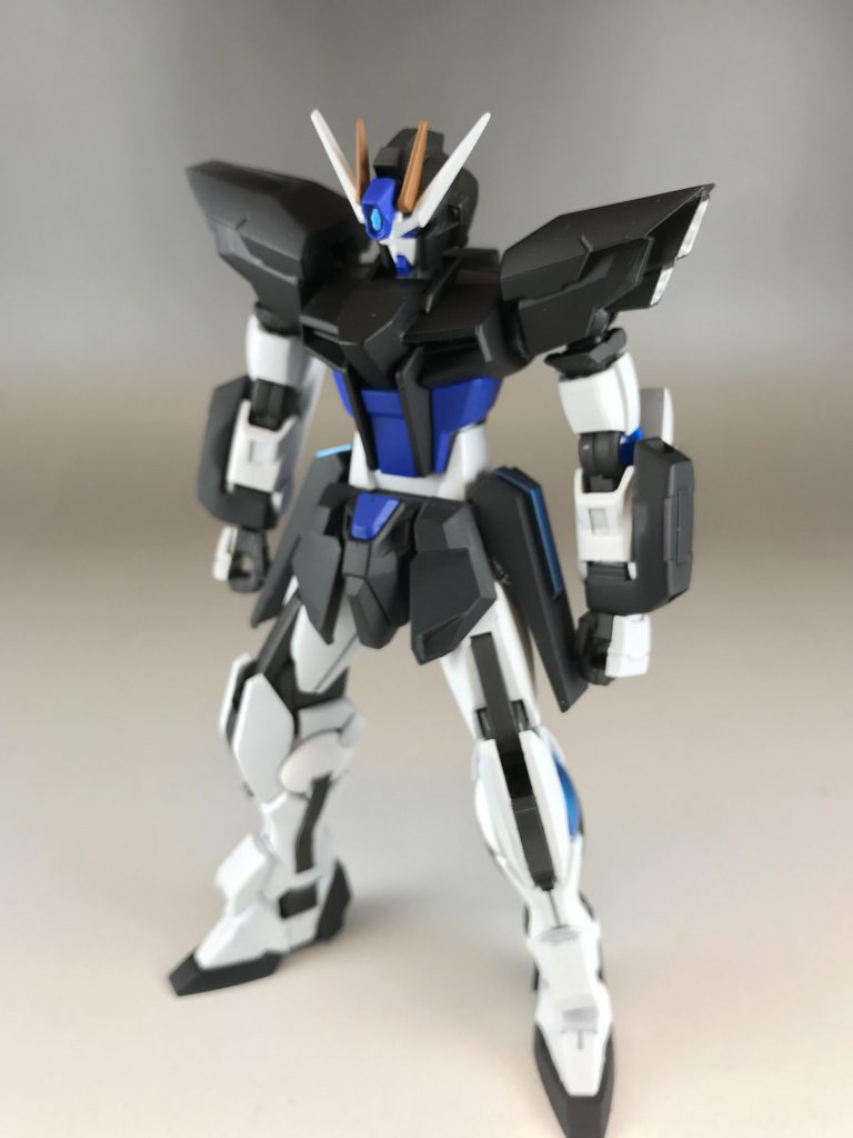 フロント
武装は頭部バルカン、腰部サイドアーマー裏にあるビームサーベル、手首のユニットにあるビームサーベルの3つです