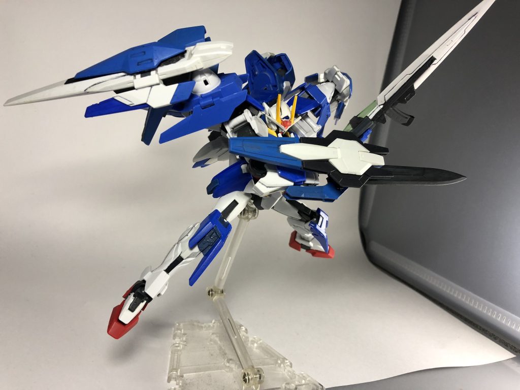 GNソードカスタム(ソードモード)
大型化したぶん扱いにくくなっている