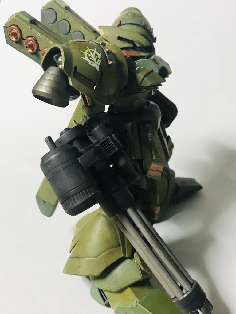 サイドより
バックパックにはゲルググMのプロペラントタンクと試作ファンネル