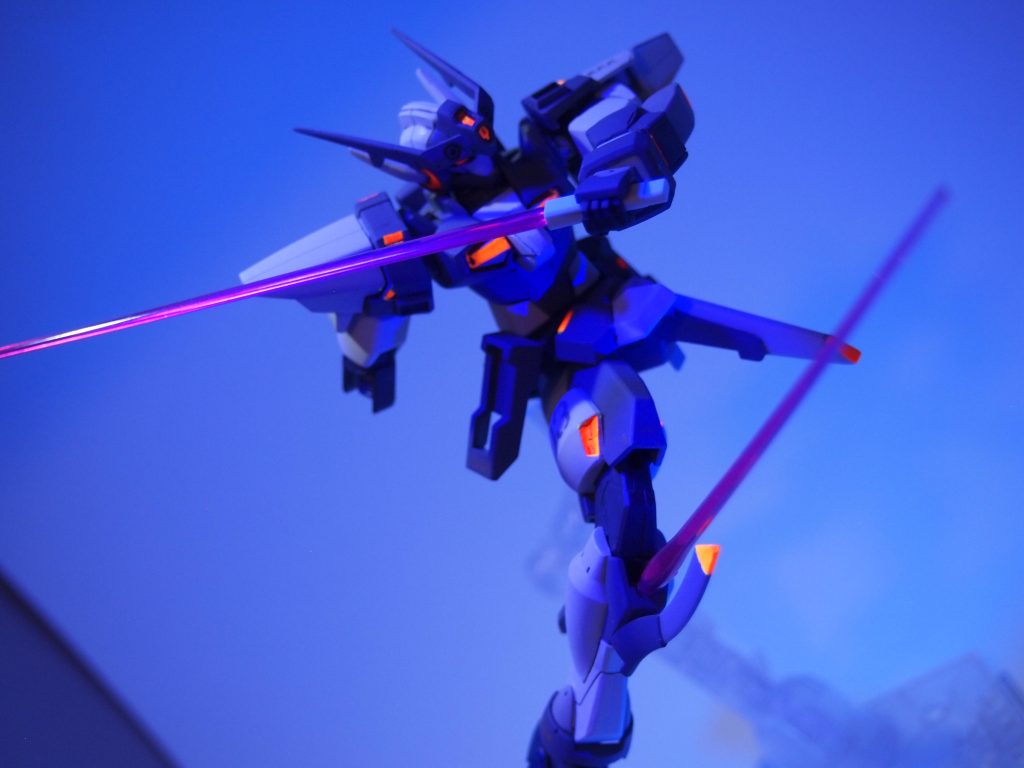 システムの根幹にヴェイガンの技術を一部流用していたため、後にフリット・アスノによる内部粛清の対象となる。
ラストミッションとして指定された座標で粛清部隊と戦闘へ突入。
武装をすべて使い切り、敵部隊を撤退に追い込むものの、機体は大破。結果的に部隊は壊滅し第三試作部隊そのものが存在しなかったものとして扱われることとなる。