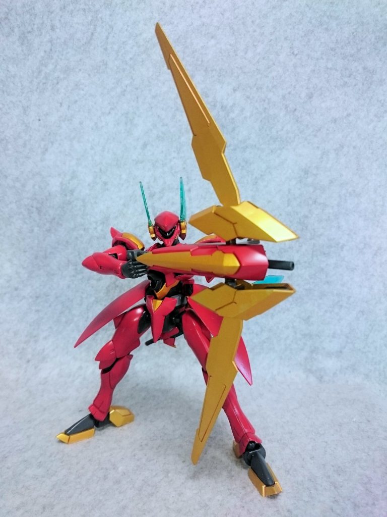 盾は変形して弓型のビームライフルになります