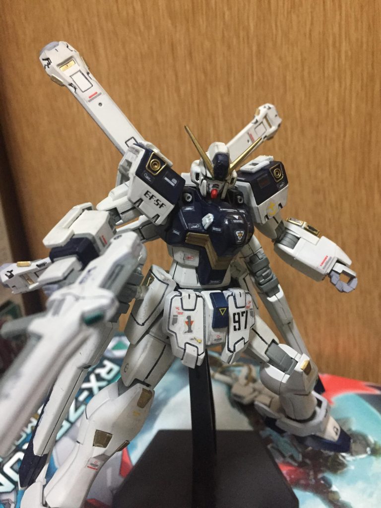 腰のデカールは本来Fの文字が欲しかったのですが一番機という意味の1を貼りました。