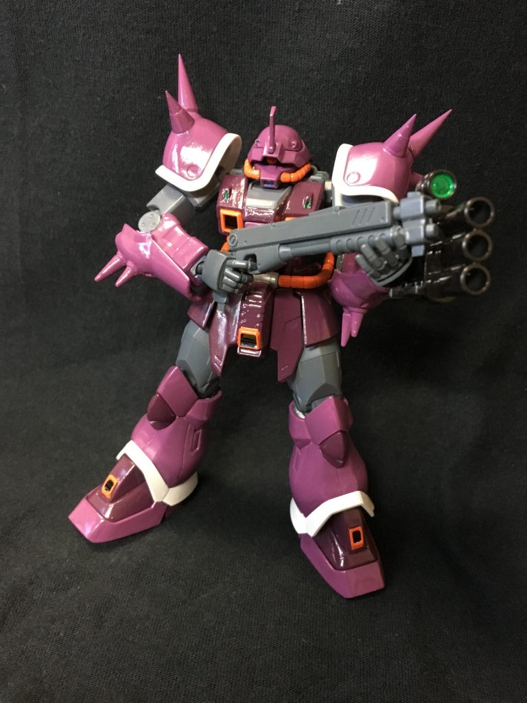 あまり自分好みではないのですがショットガンも装備可能
ただ3連バルカンと干渉するので両手持ちは少しキツイです