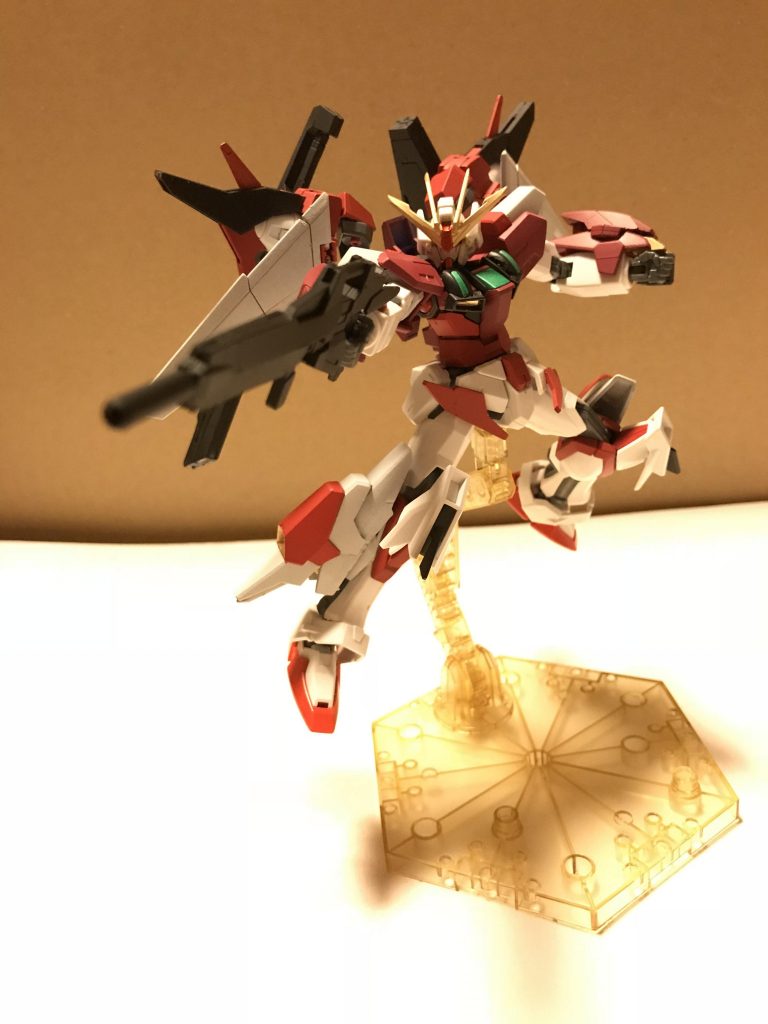 ビームライフル
新規に製作したビームライフル
以前に使用していたムラマサブレードと比べて機能を限定化する事で威力を格段に向上させているほか銃口からサーベルを発振させる事が出来る。