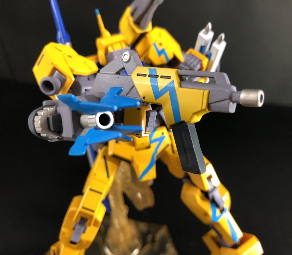 獅電が共通で持つライフルは先を短くしてショートバレル風に。これも近接特化のためです。