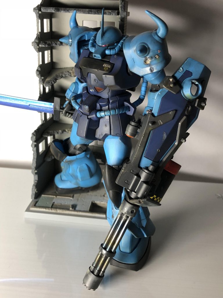 モノアイ周辺をパテで形成して悪いフェイスにしてみました！