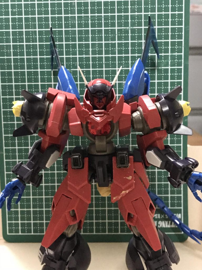 塗装前。腰に2門メガ粒子砲を装備。