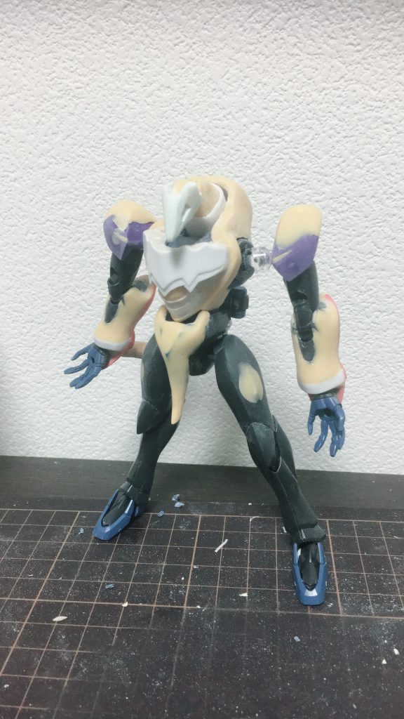 ベースは火星の量産機ガフランです。盛りに持ってますが。ほぼスタイルが決まった時ですね。頭部メガ粒子砲やっぱオミットしないで仕込もうと思わなければ完成もっと早かったんですが、、、、