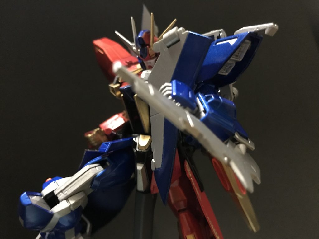 クローズ側。肩のツメはHGACウイングガンダムの前腕のを使用。前腕のをファングオブレイドはポータントフライヤーの翼の１つを加工して使用しています。