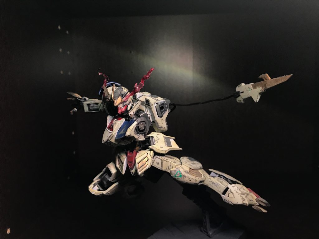 ジオラマがなかった頃に撮影した写真です、細部はこちらを見ていただけると嬉しいです(^^)
目の残光はプラ板をクリアレッドで塗装して作成しました、Twitterで教えていただいたものです😊