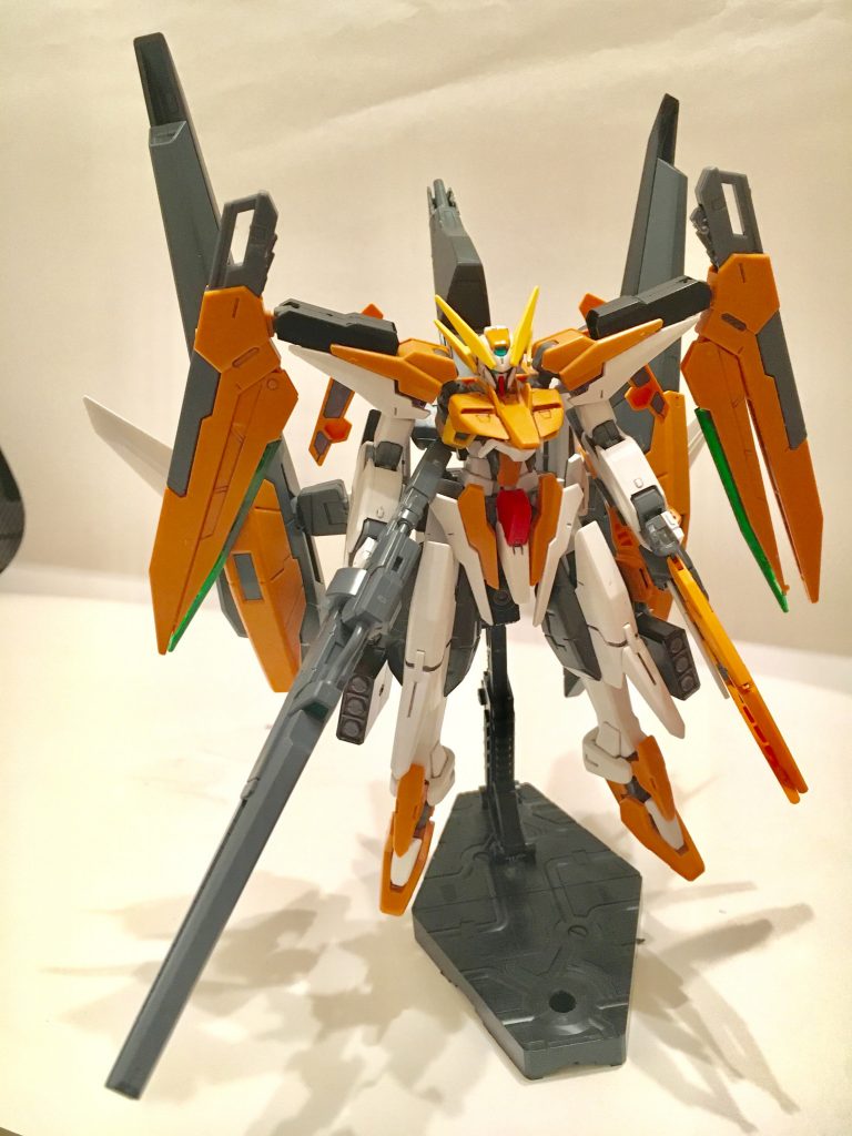 肩にライフルを装備してアリオスっぽい感じに。キュリオスのシールドと足にはミサイルを増設。ライフルはライトニングbwsの物とリゼルの物をくっつけてます。