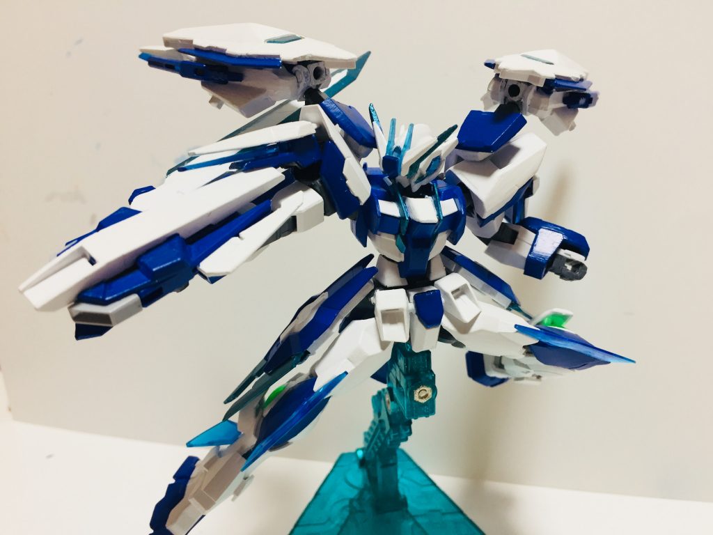 GNソードライフルモード。
GNソードⅢと同じで3つの銃口があります。オリジナルと異なりソードを展開したままでも射撃できるように。