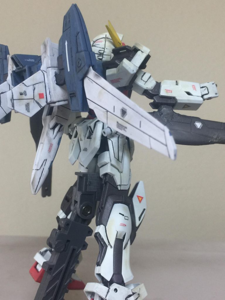 ゴッドビルドストライクガンダムの背後 右斜めのアピールショットです。