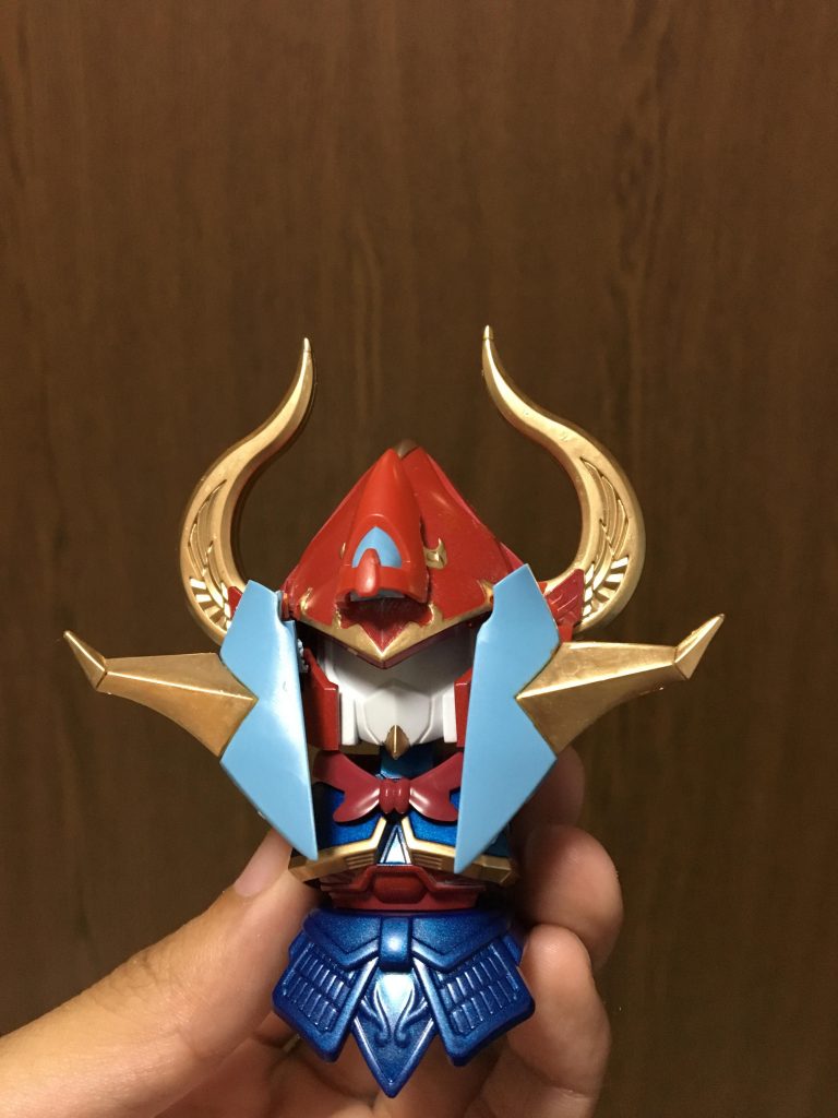 フェイスカバーとツノ取り付け、胸部塗装