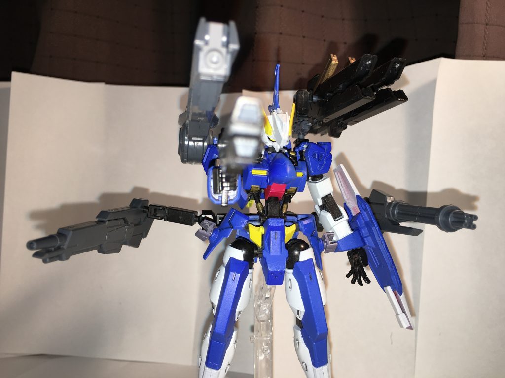 オマケ:作りかけの装備ですが、バックパックなどに3mm穴があるので羽やサブアームなども付けられます