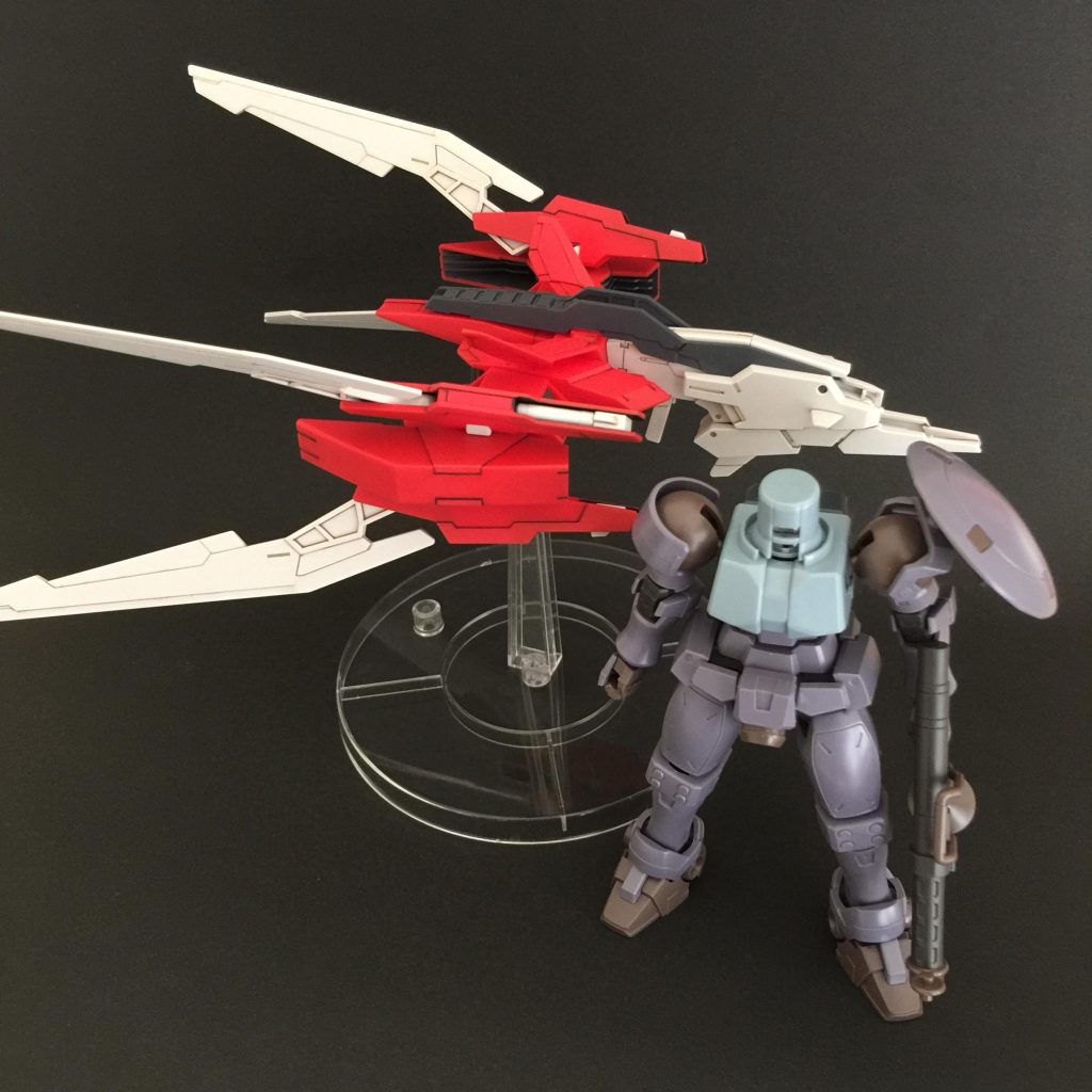 組んでみると意外な大きさにビックリ。
別の作品の戦闘機の様にも見えますね。