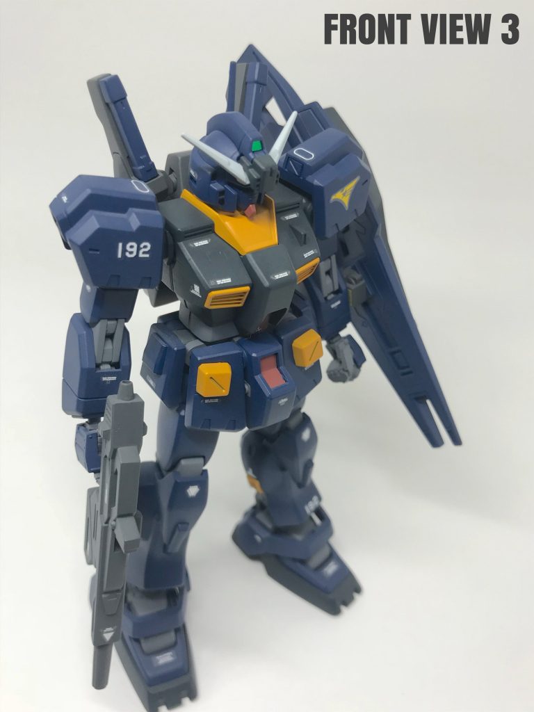 お約束の上斜めアングルショット。