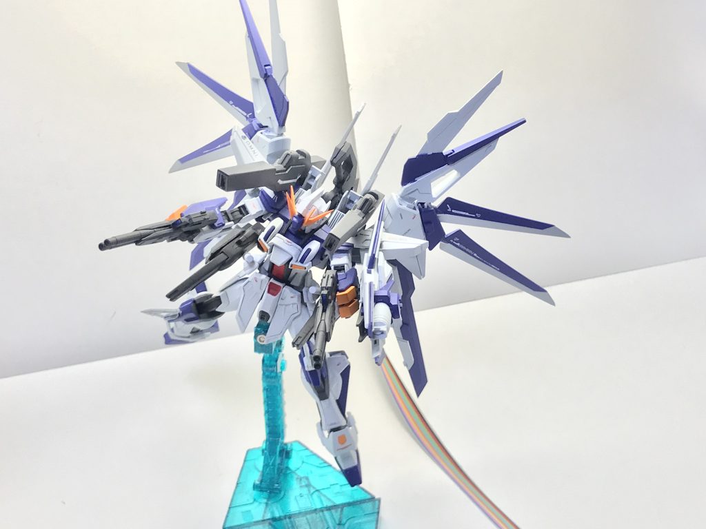 フルバーストで〆。長々と失礼しました。一応ダブルオースカイのパーツ使ってますが本当にごく一部にしか使ってない上に本体にその面影が欠片もないのでダイバーズコンには出しません_(:3」∠)_