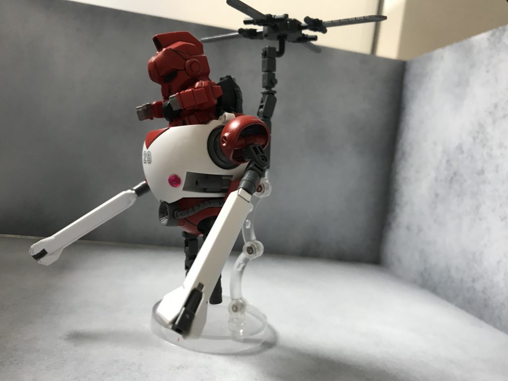 イメージは最近女の子化している某大王の空飛ぶ乗り物です。だから最初は下にプロペラを付ける予定でしたか下に3ミリ穴がないし逆さにしたらブースターには干渉するので上向きにしました。