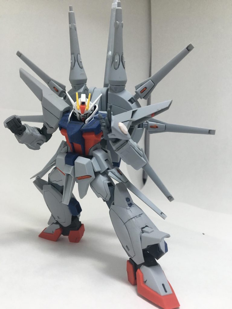 ポージング!
レジェンドガンダムはドラグーンや高エネルギービームライフル等中距離、遠距離系が多かったのですが、今回のコンセプトはズバリ「近距離!武闘派!」で組み上げてみました!
レジェンドストライクはインファイターなのです!!