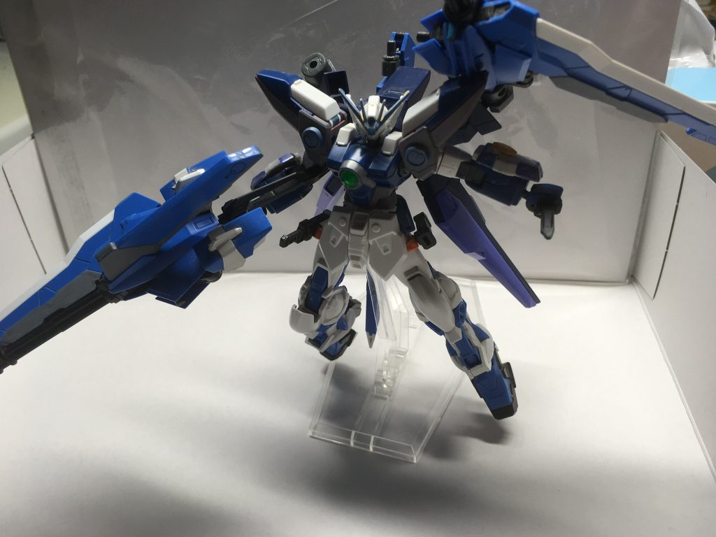 バックパックに搭載しているタクティカルアームズは装備可能です。
脚部はブルーフレームセカンドＬに交換しているので、アーマーシュナイダーも使えます。