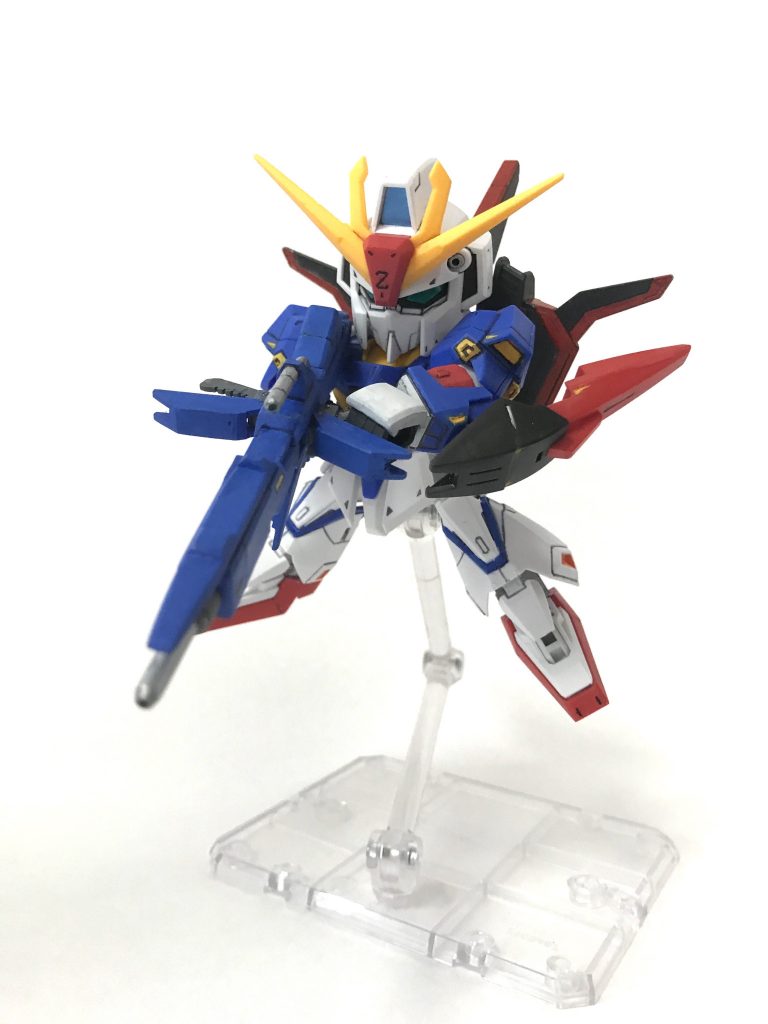 両手持ち可能

両手持ちできるように下側とサイドのグリップの間隔を開ける必要があったため、下側グリップの折りたたみを設定とは逆の向きにしました。