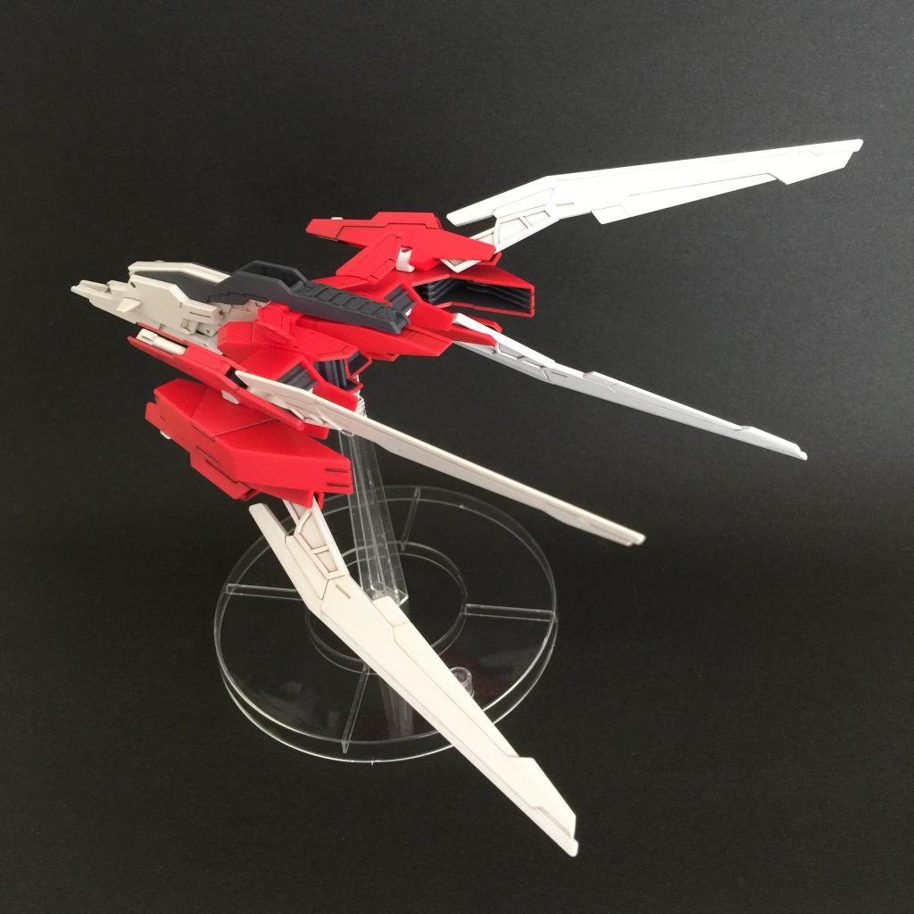 見た目とカラーリングが割と派手なので
合わせるキットを選びますが、単体でも
充分カッコ良いと思います。