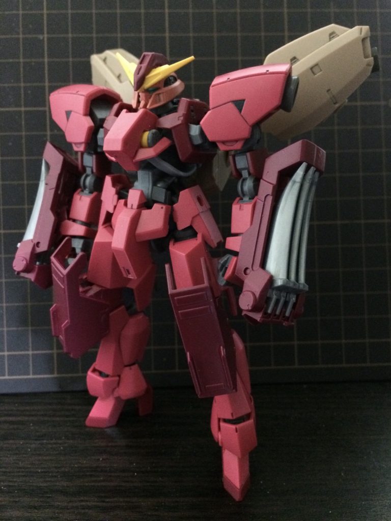 まずはグレイズガンダムの初期案です。
画像の通り、製作当初はゴッテゴテな重装備機体をイメージしていました。
高機動型へと軌道修正したため一旦ボツとなりましたが、最終的にこのコンセプトは「フォビドゥンアーマー」に受け継がれました。