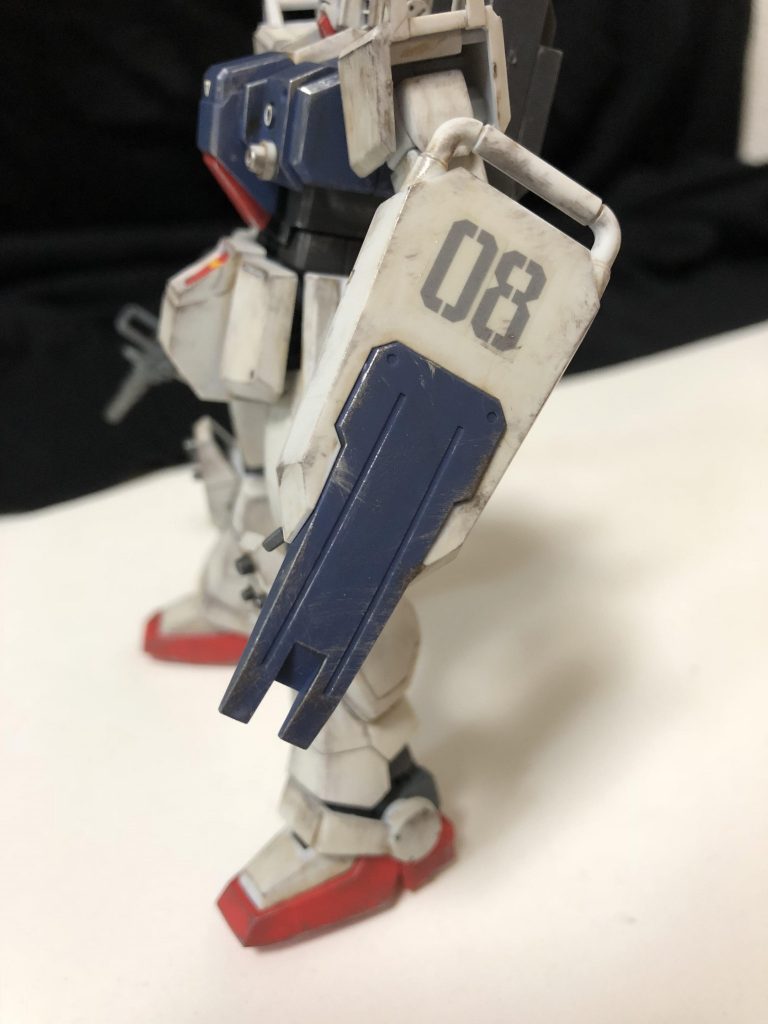 こだわりポイント1。傷だらけのシールド。