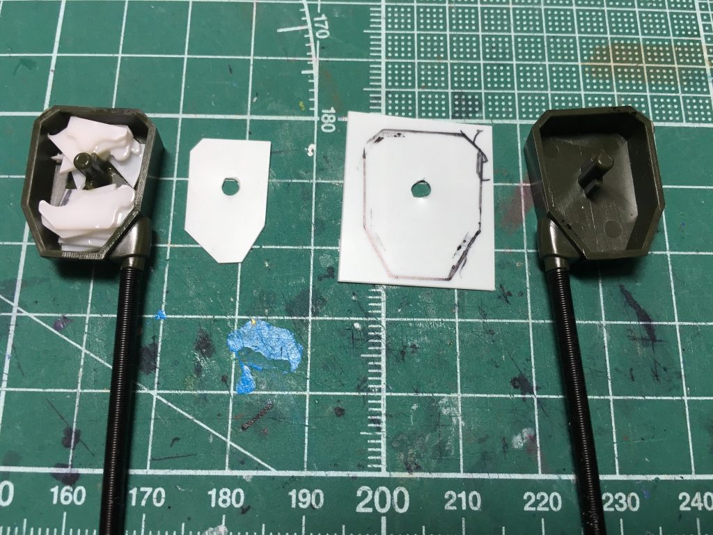 　腰のEパックらしいユニットは裏をプラ板でかさ上げしてからふさぎました。しかしサイドアーマーの大型化をしたため、本来のようにサイドアーマーが内部に埋没する形で接続できなくなりました。大誤算ーーー！！！