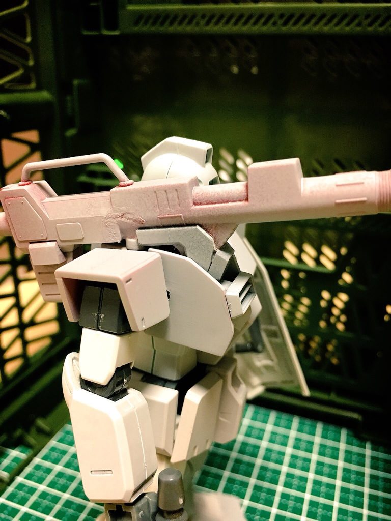 キャノンも悩みました。肩まで食い込ませると破損するかもと思い、、、