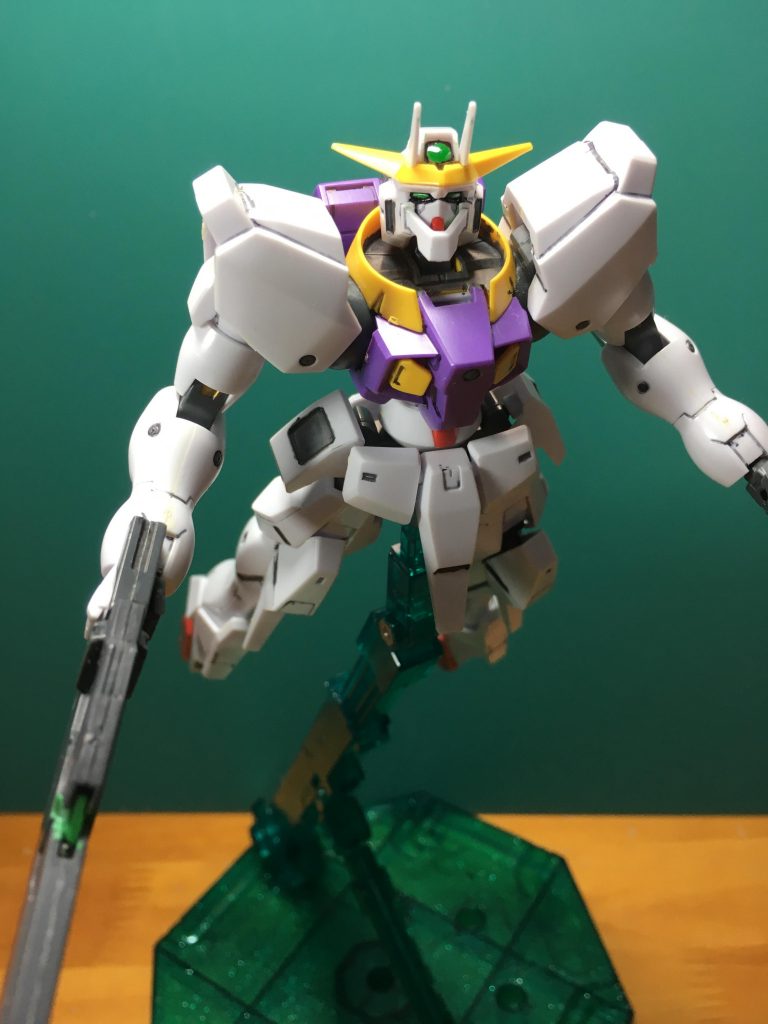 　単体では設定どおり「ガ」シリーズらしい曲線主体のフォルム、つま先の変形などが良く分かります。

　塗装はすべてガンダムマーカーです。
グレー＝ガンダムグレー
緑＝同アイグリーン
白＝同ホワイト
赤＝同レッド