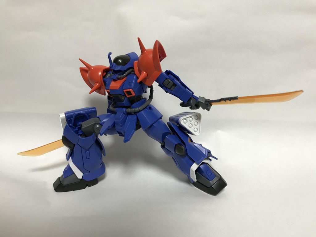 キットのままだとこの位の可動が限界です。