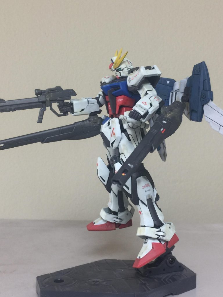 ゴッドビルドストライクガンダム
パーフェクトモードです。
ゴッドビルドストライクの右手に
ビームライフルを持たせて
中距離戦闘ができるようになります。