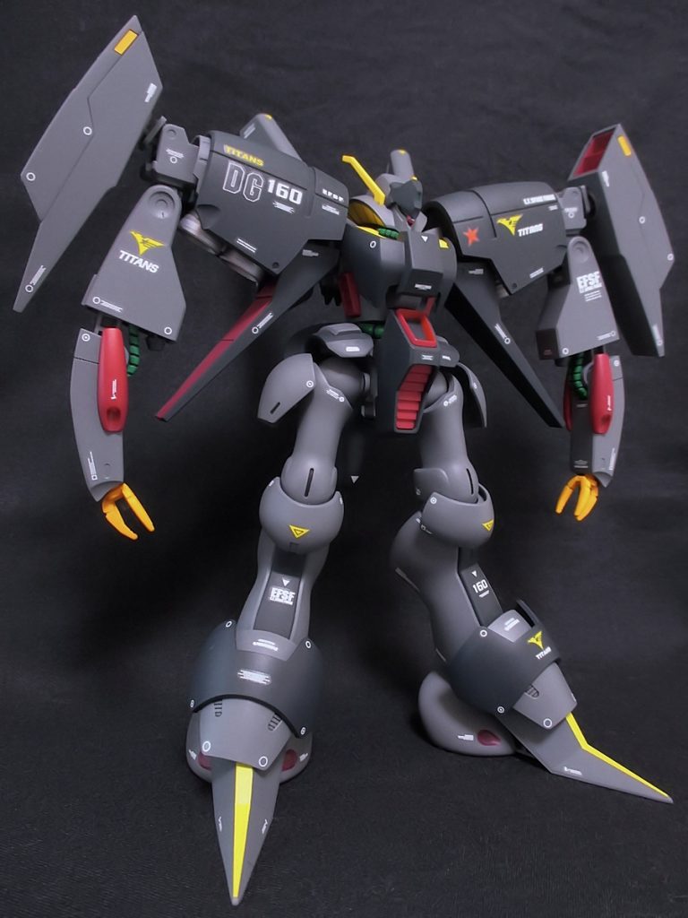 ジェリドはZガンダムで一番好きなキャラなので思い入れのある機体です。
多数の合わせ目や挟み込式関節には辟易しましたが、キャラ愛を糧に作りました。