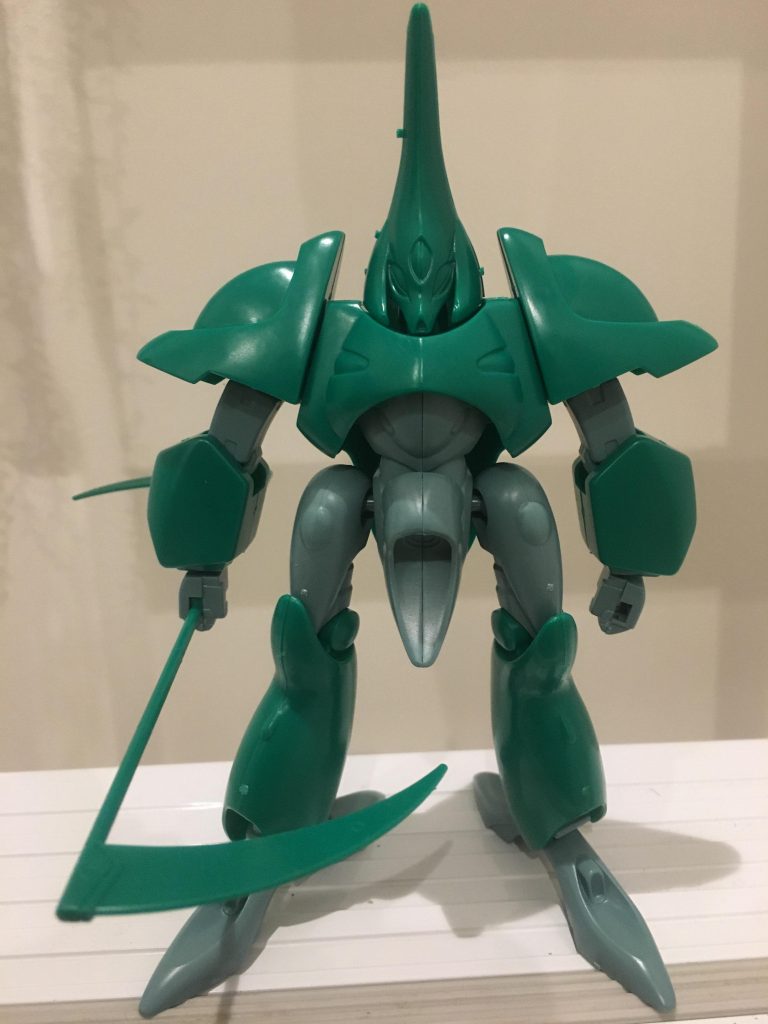 キットでは前腕が小さく、設定画よりも標準的な人型のバランスになっています
現在の最新キットと並べても遜色ない程に新生させるのが旧キット製作の醍醐味です！