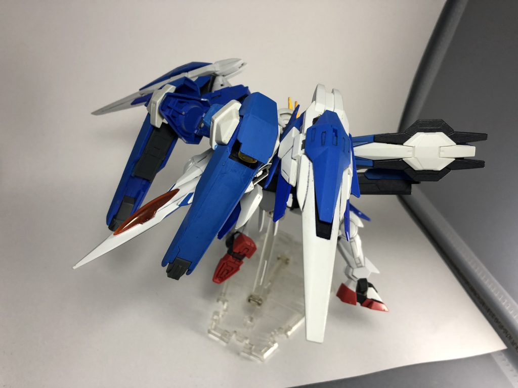 GNソードカスタム(ライフルモード)
エクシアの主兵装GNソードの改修型
シールド部分を大型化しファングを装備している