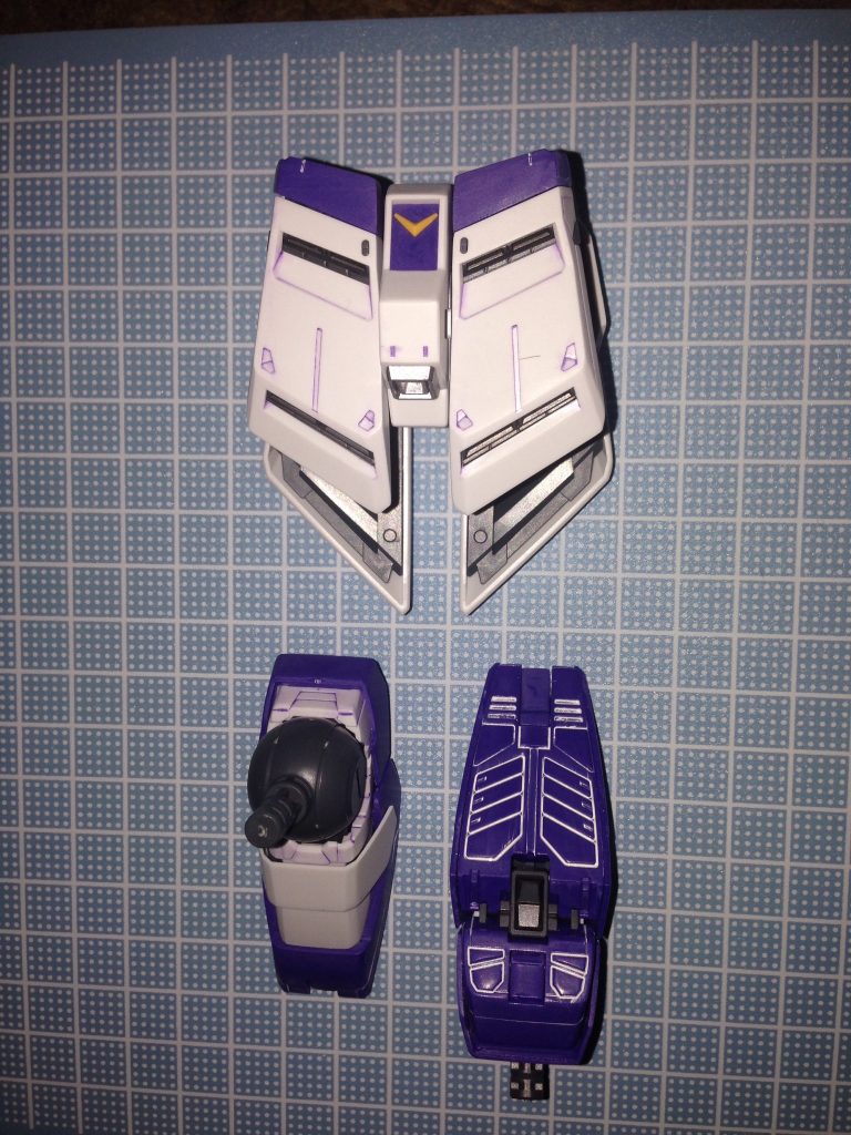 墨入れを今回は少しこだわり、白のパーツはパープルでパープルのパーツは白でしてみました