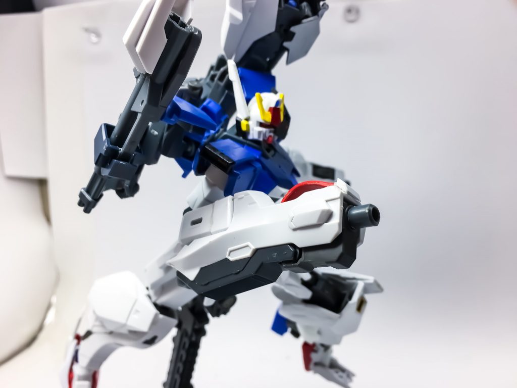 ## R2ビームライフル
本機のメイン武装、バックパックに装備するとスラスター
腕に装備すると*アームライフル*と名前が変わります。