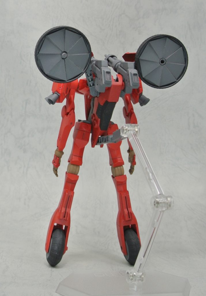 割れた後輪の中にはリフトファン的なモールドをでっち上げてあります。
後輪を支えているスイングアームはマシンライダーのハンドル
あの細さで曲げから捻りまで何でもこなしてすごいです
このパーツがこいつ制作のブレイクスルーになりました