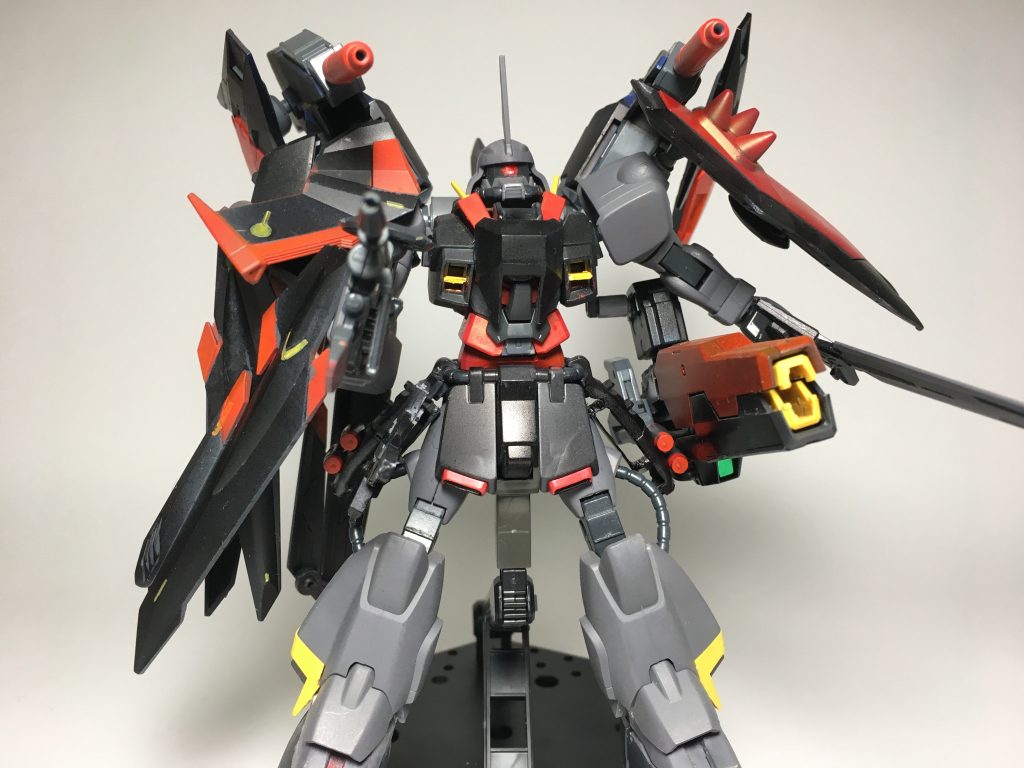 背面部からエネルギーを与えノーハンドで打てるGNランチャー。この状態だと威力はそこまで大きくない。