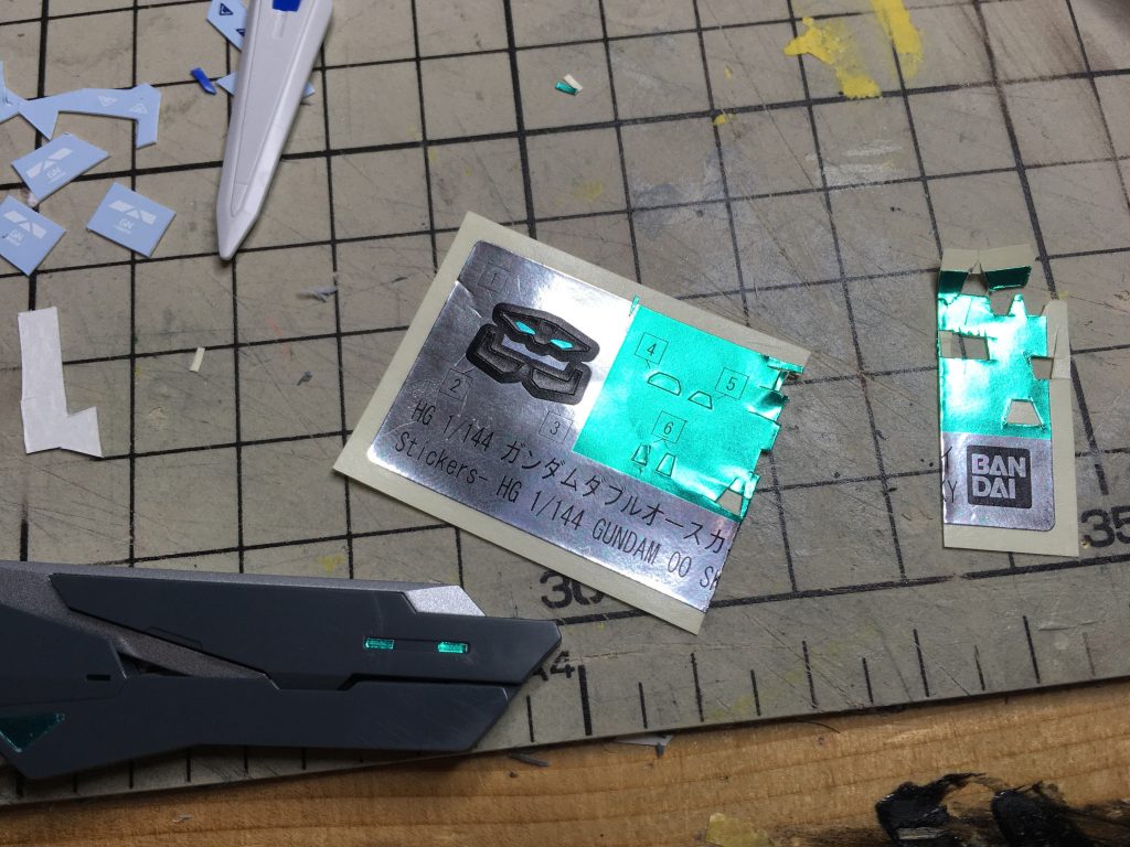 メタルグリーンの部分は塗装ではなくシールを切り貼りしてます。