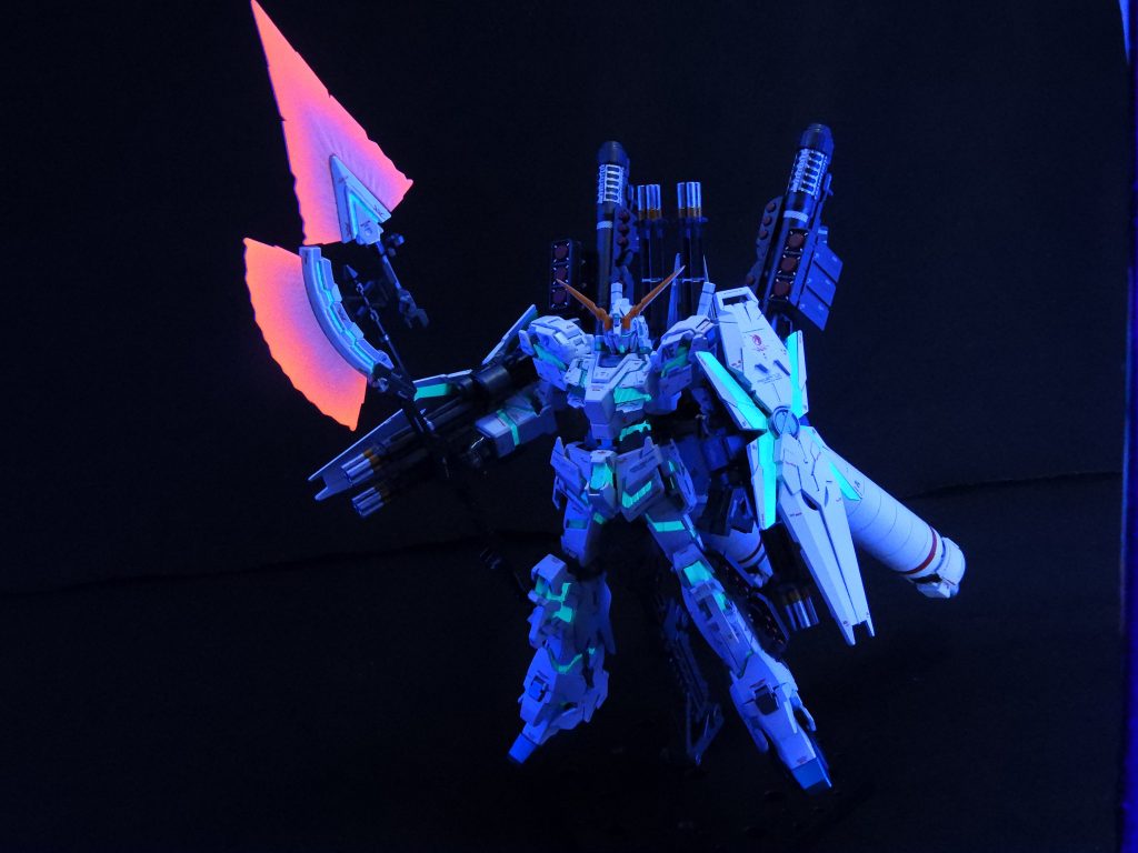 ブラックライトによる発光1