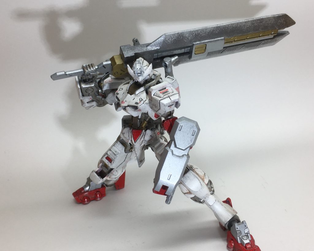 重たすぎて片手で持つのはこのポーズぐらいしか出来ないですw