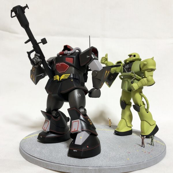 プロトタイプドムとメンテナンスザクⅡ