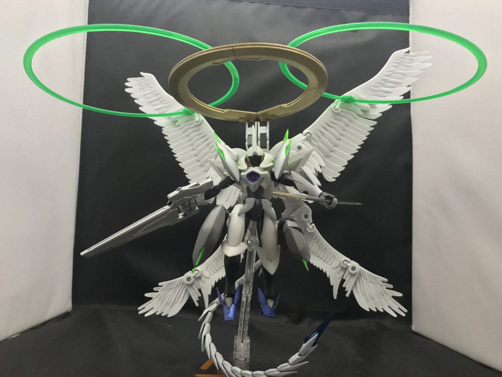 腕の可動域が狭くなって格闘し難いなら……ヴォアチュールリュミエールで戦えば良いじゃない…。
背部のウイングはエネルギーを一定時間キープして接近戦にも転用できるということで…。
きっとポイっと投げたりも出来るが、癖が強いので使う側も避ける側もコツが要る…はず。