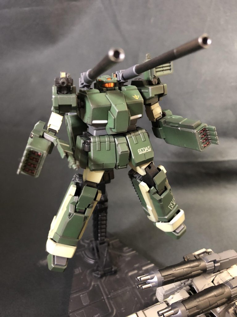 まず配色に悩みます