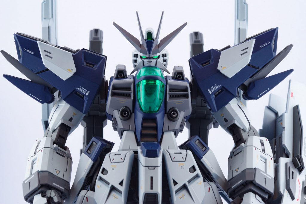 クリアパーツの緑は固定なので、それを目立たせつつシックなカラーリングを考えるのに苦労しましたが上手くまとまりました😁