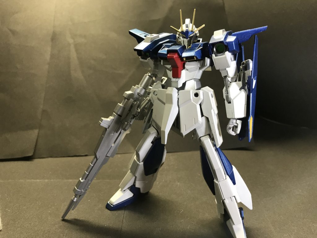 素のライトニングガンダム。本体とバックパックが別売で当時は驚きました。単体だと変形すらできないとは。その分プレイバリューを上げるためかあちこちに3ミリ穴が！おかげで楽しく妄想できます。