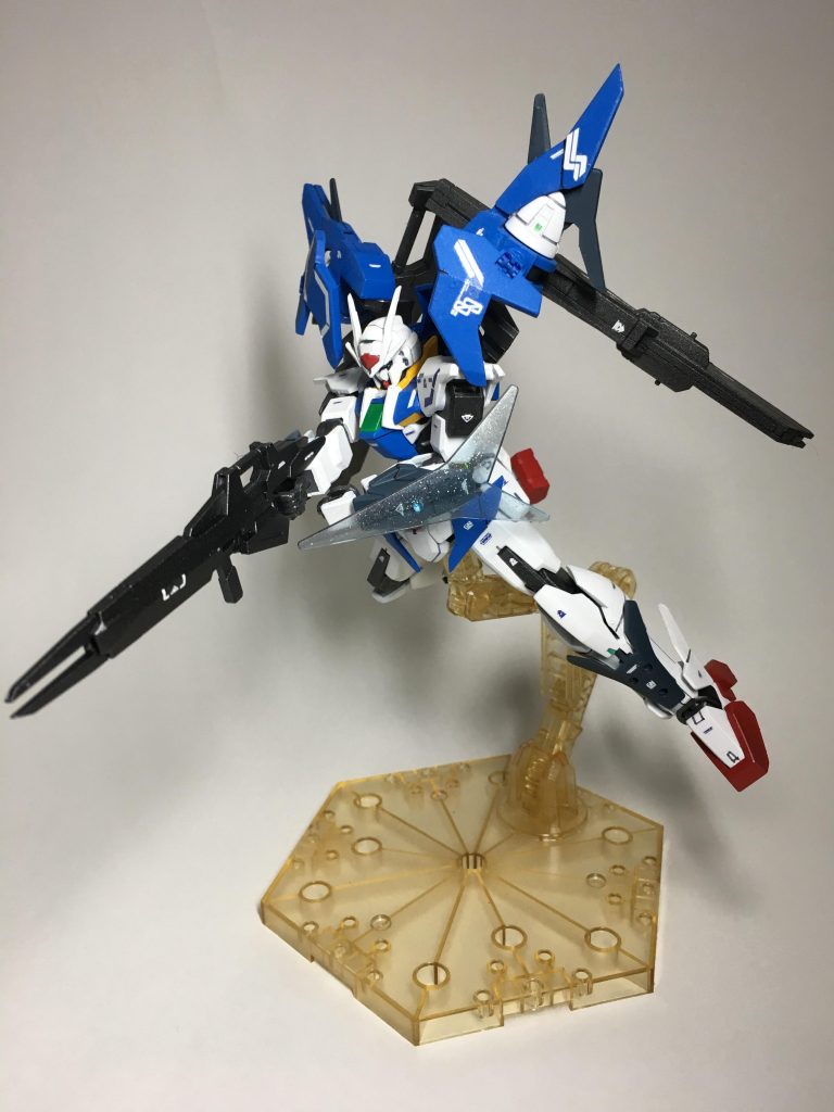 ビームライフル&シールド。武器類もガンメタルで塗ってます。